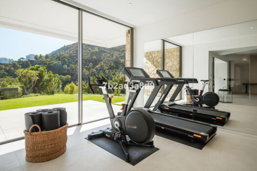 6 Bed Detached Villa for sale in La Quinta, Costa del Sol