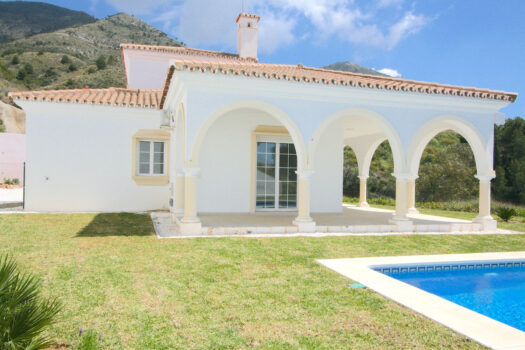 3 Bed Detached Villa for sale in Valtocado, Costa del Sol
