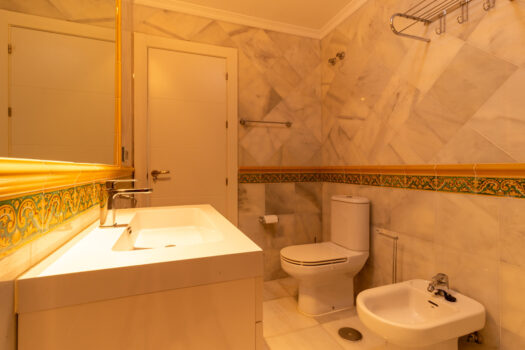 3 Bed Terraced Townhouse for sale in Benahavis, Costa del Sol