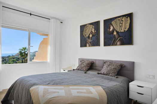 2 Bed Middle Floor Apartment for sale in Elviria, Costa del Sol