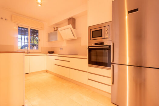 3 Bed Terraced Townhouse for sale in Benahavis, Costa del Sol