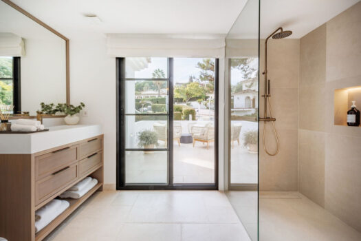 5 Bed Detached Villa for sale in Nueva Andalucia, Costa del Sol