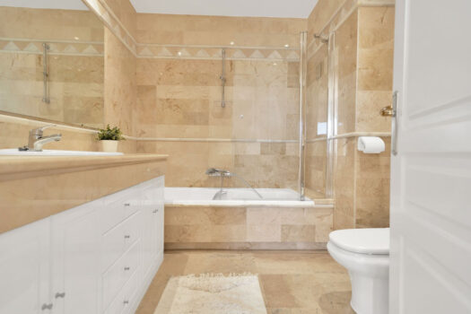 2 Bed Middle Floor Apartment for sale in Elviria, Costa del Sol