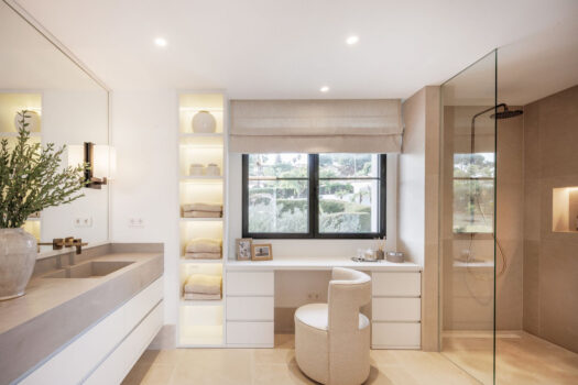 5 Bed Detached Villa for sale in Nueva Andalucia, Costa del Sol