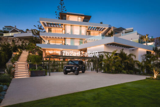 6 Bed Detached Villa for sale in La Quinta, Costa del Sol