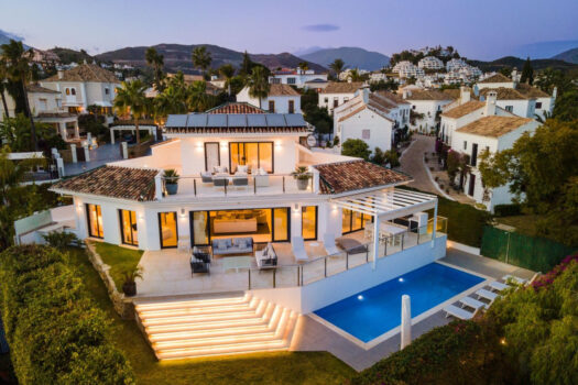 Samostatná vila – 5 ložnic – Nueva Andalucia