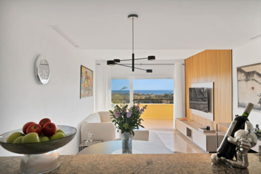 2 Bed Middle Floor Apartment for sale in Elviria, Costa del Sol