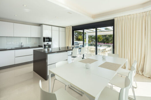 Samostatná vila – 5 ložnic – Nueva Andalucia