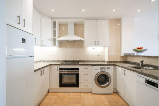 2 Bed Middle Floor Apartment for sale in Elviria, Costa del Sol