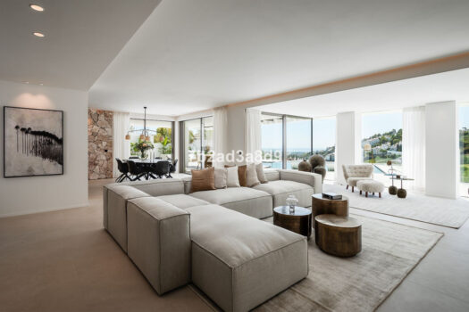 6 Bed Detached Villa for sale in La Quinta, Costa del Sol