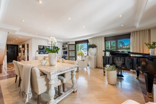 5 Bed Detached Villa for sale in Estepona, Costa del Sol
