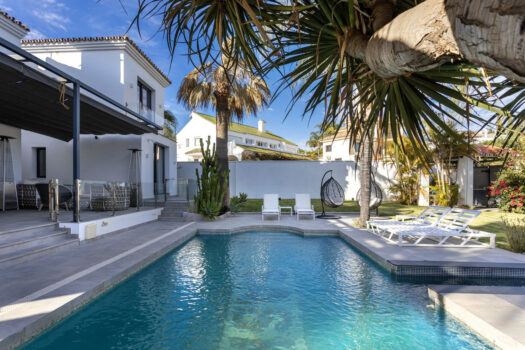 Samostatná vila – 4 ložnice – Nueva Andalucia