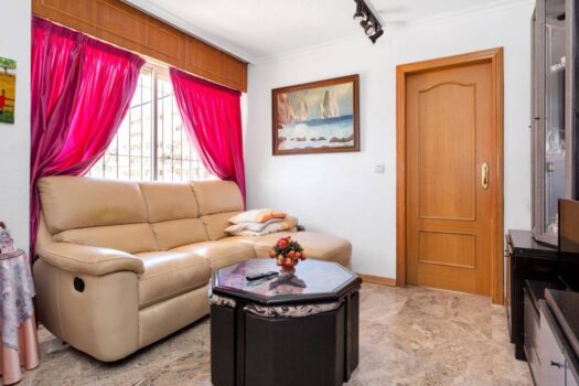 Discover this charming apartment in the sought-after area of Punta Prima!