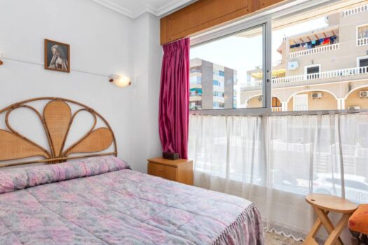 Discover this charming apartment in the sought-after area of Punta Prima!