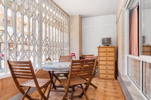 Discover this charming apartment in the sought-after area of Punta Prima!