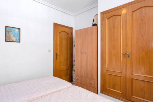 Discover this charming apartment in the sought-after area of Punta Prima!