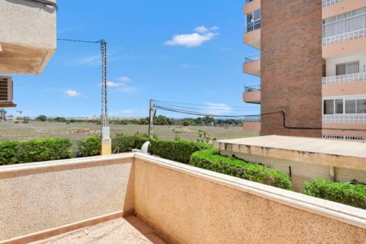 Discover this charming apartment in the sought-after area of Punta Prima!