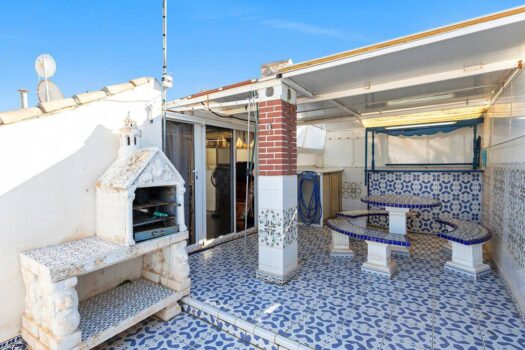 TOWNHOUSE OPPORTUNITY IN LOS ALTOS