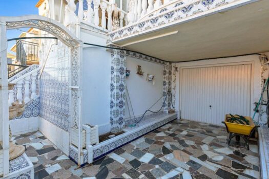 TOWNHOUSE OPPORTUNITY IN LOS ALTOS