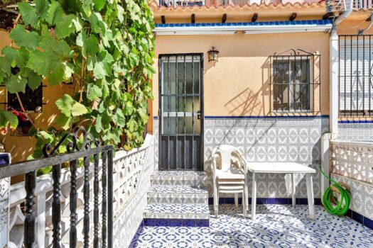 Opportunity in La Mata ground floor with 1 bedroom plot