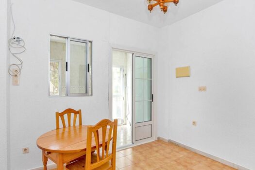 Opportunity in La Mata ground floor with 1 bedroom plot