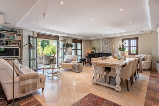 5 Bed Detached Villa for sale in Estepona, Costa del Sol