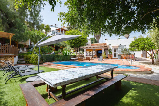 4 Bed Detached Villa for sale in Nueva Andalucia, Costa del Sol