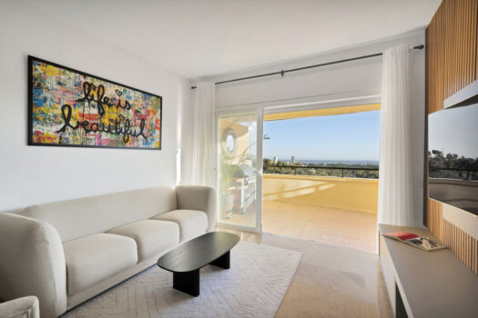 2 Bed Middle Floor Apartment for sale in Elviria, Costa del Sol