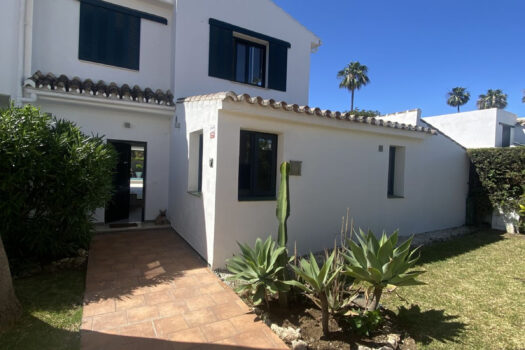 Řadový dům – 4 ložnice – San Pedro de Alcantara
