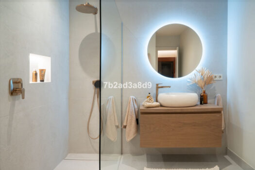 3 Bed Middle Floor Apartment for sale in New Golden Mile, Costa del Sol