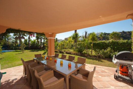 4 Bed Detached Villa for sale in Selwo, Costa del Sol