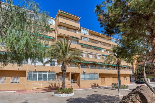 Opportunity at an unbeatable price! Your South home a stone’s throw from the dunes and the sea