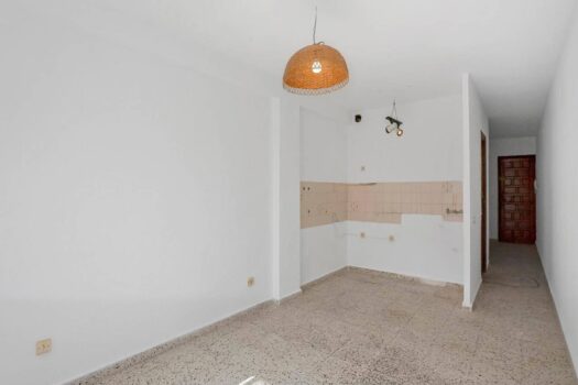 Opportunity at an unbeatable price! Your South home a stone’s throw from the dunes and the sea