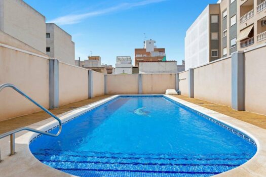 Fantastic penthouse, with a 25 m2 terrace, garage, storage room and pool!