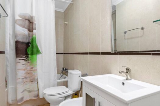 Fantastic penthouse, with a 25 m2 terrace, garage, storage room and pool!