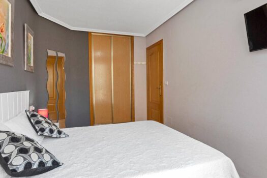 Fantastic penthouse, with a 25 m2 terrace, garage, storage room and pool!