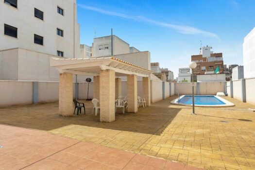 Fantastic penthouse, with a 25 m2 terrace, garage, storage room and pool!