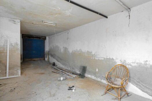 Ground floor apartment 10 meters from Playa de los Náufragos with garage. To completely reform!!