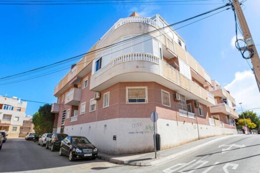 Fantastic Penthouse with Large Terrace and Clear Views Garage and community pool in Torrevieja