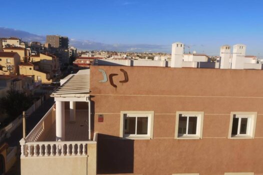Fantastic Penthouse with Large Terrace and Clear Views Garage and community pool in Torrevieja