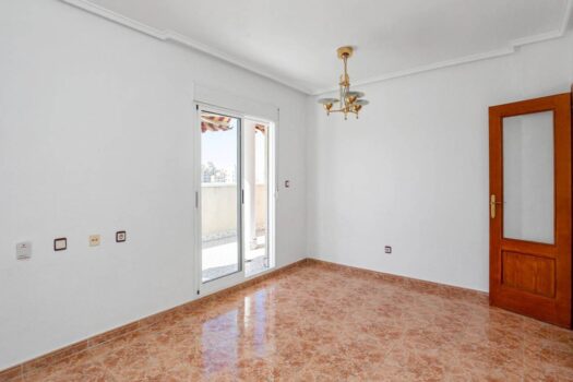 Fantastic Penthouse with Large Terrace and Clear Views Garage and community pool in Torrevieja