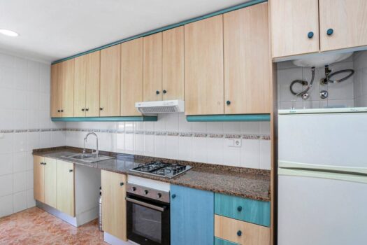 Penthouse s velkou terasou a výhledem na komunitní bazén v Torrevieja