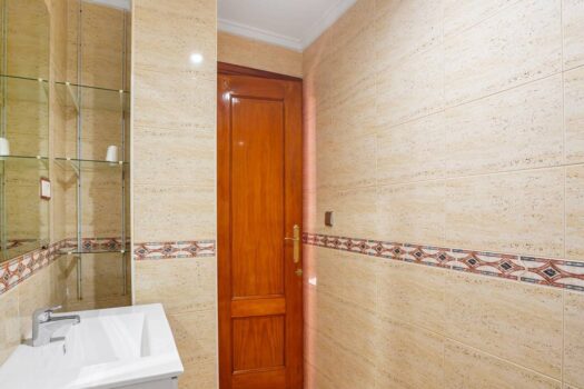 Penthouse s velkou terasou a výhledem na komunitní bazén v Torrevieja