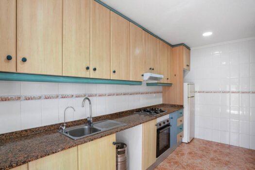 Penthouse s velkou terasou a výhledem na komunitní bazén v Torrevieja