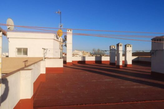 Penthouse s velkou terasou a výhledem na komunitní bazén v Torrevieja