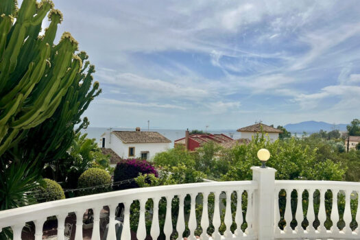 6 Bed Detached Villa for sale in Rio Real, Costa del Sol