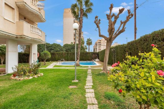 Opportunity for 3 bedrooms with pool and green areas