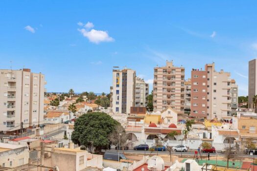 Opportunity for 3 bedrooms with pool and green areas