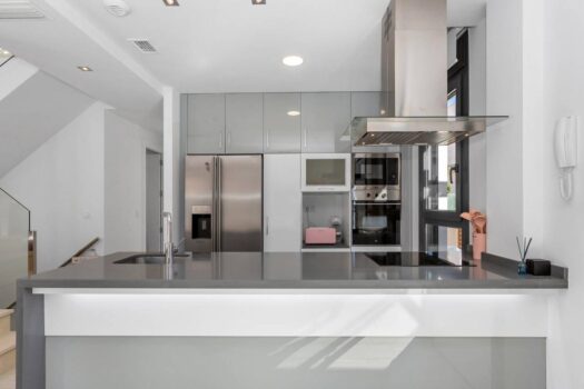 Nádherná samostatná vila s bazénem!!