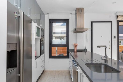 Nádherná samostatná vila s bazénem!!